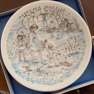 MOTHER’s DAY Haviland “At the Park” 1975 with Box